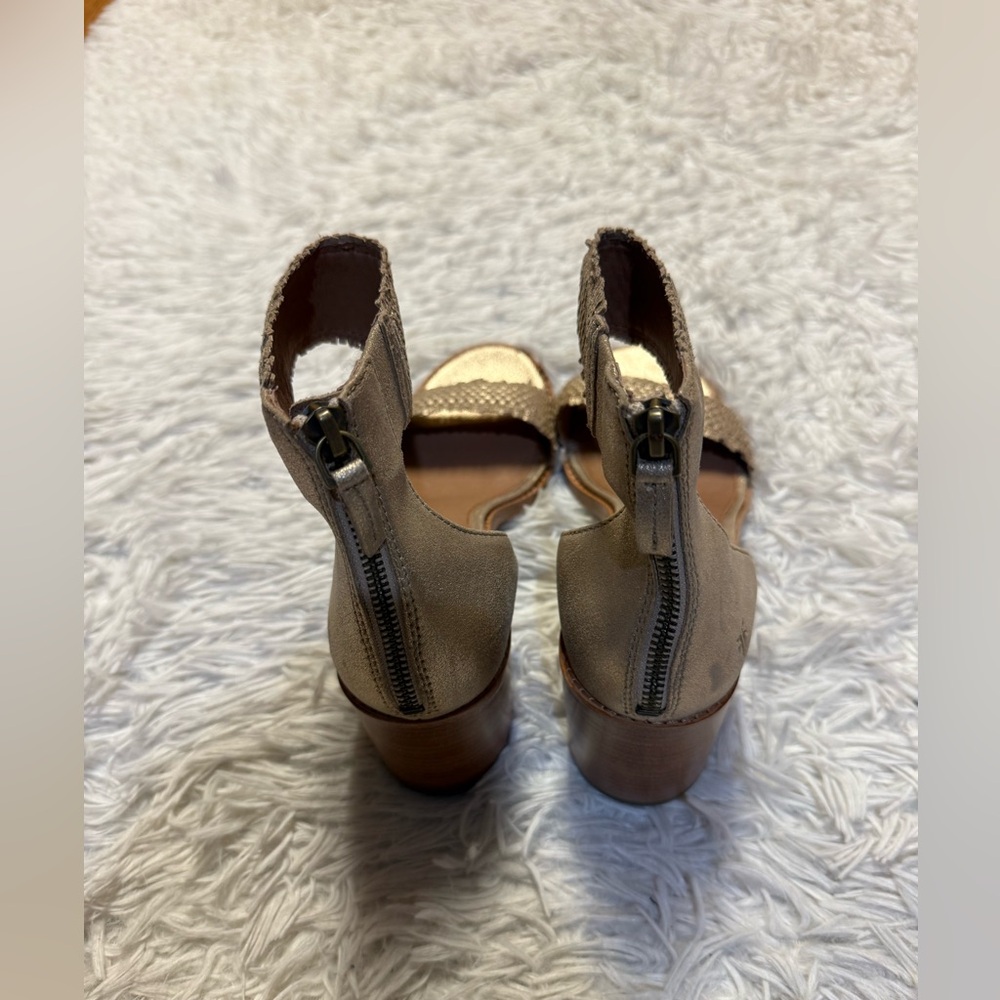 FRYE Bianca Woven Back Zip Heeled Sandals - Picture 12 of 16